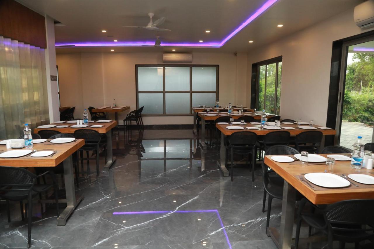 The Orange Flag, Phulambri Hotel Ganori Ngoại thất bức ảnh